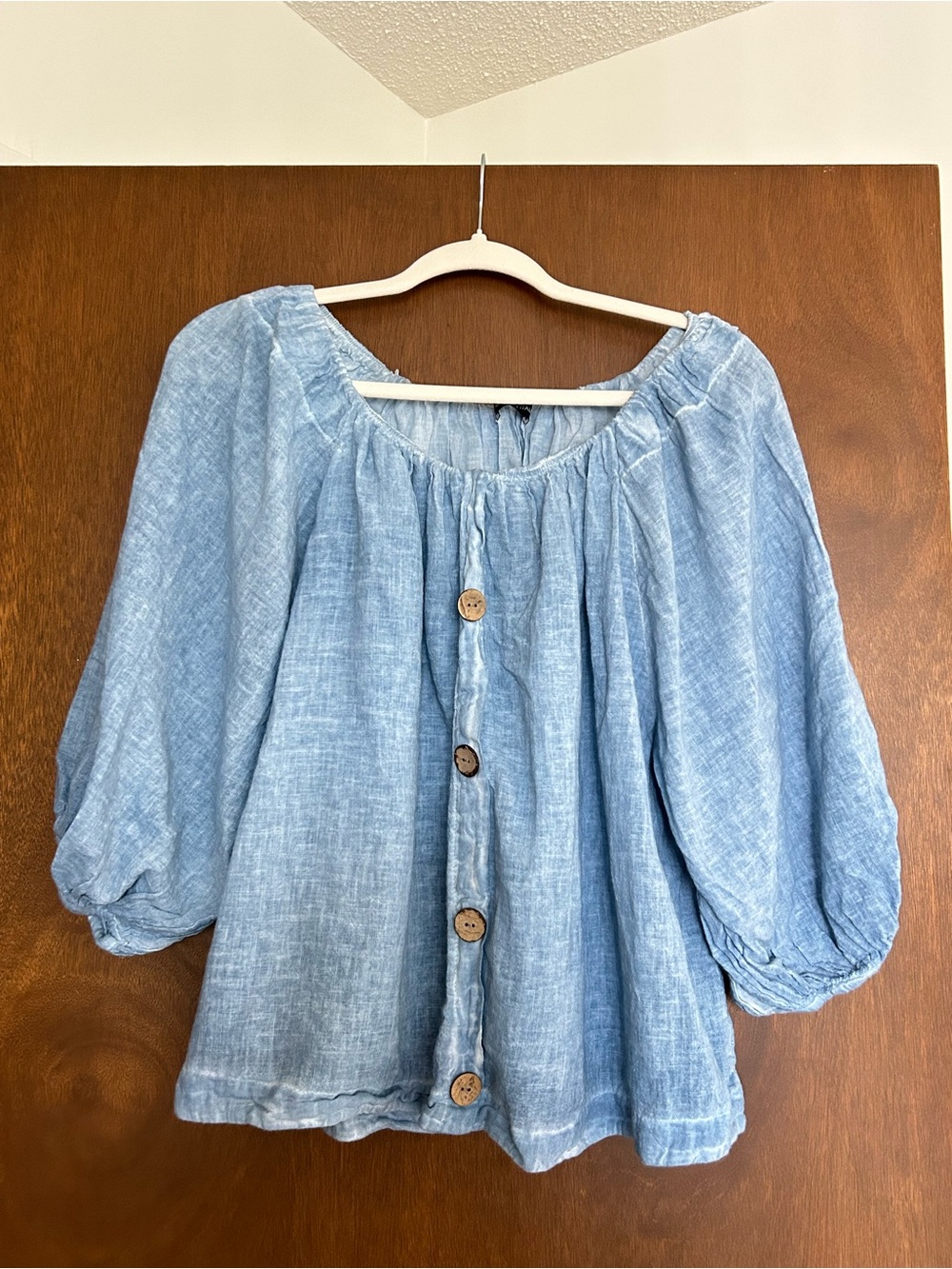 Women’s Light Blue Linen Button-Front Blouse